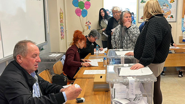 Bölgedeki çok sayıda vatandaş seçim sandığına gitti